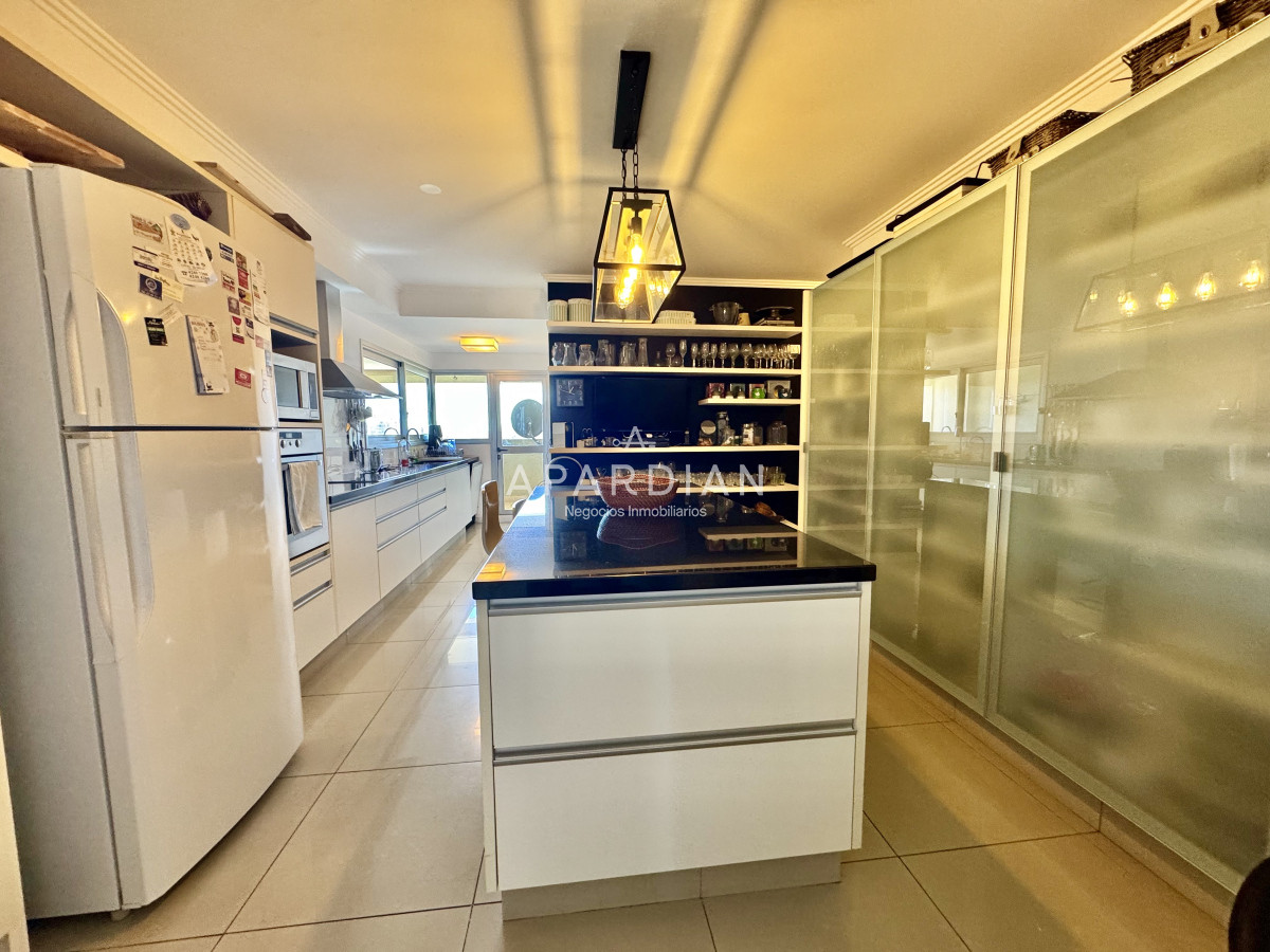 Apartamento ID.21097326 - Apartamento en venta 3 suites + dependencia frente a playa brava