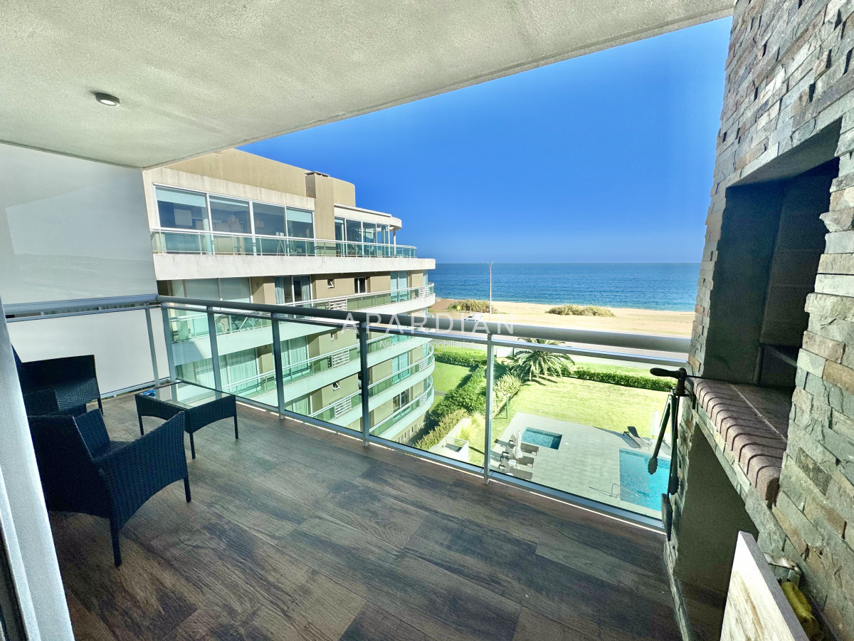 Apartamento ID.21097529 - Apartamento en alquiler anual 2 dormitorios en primera línea de mar 