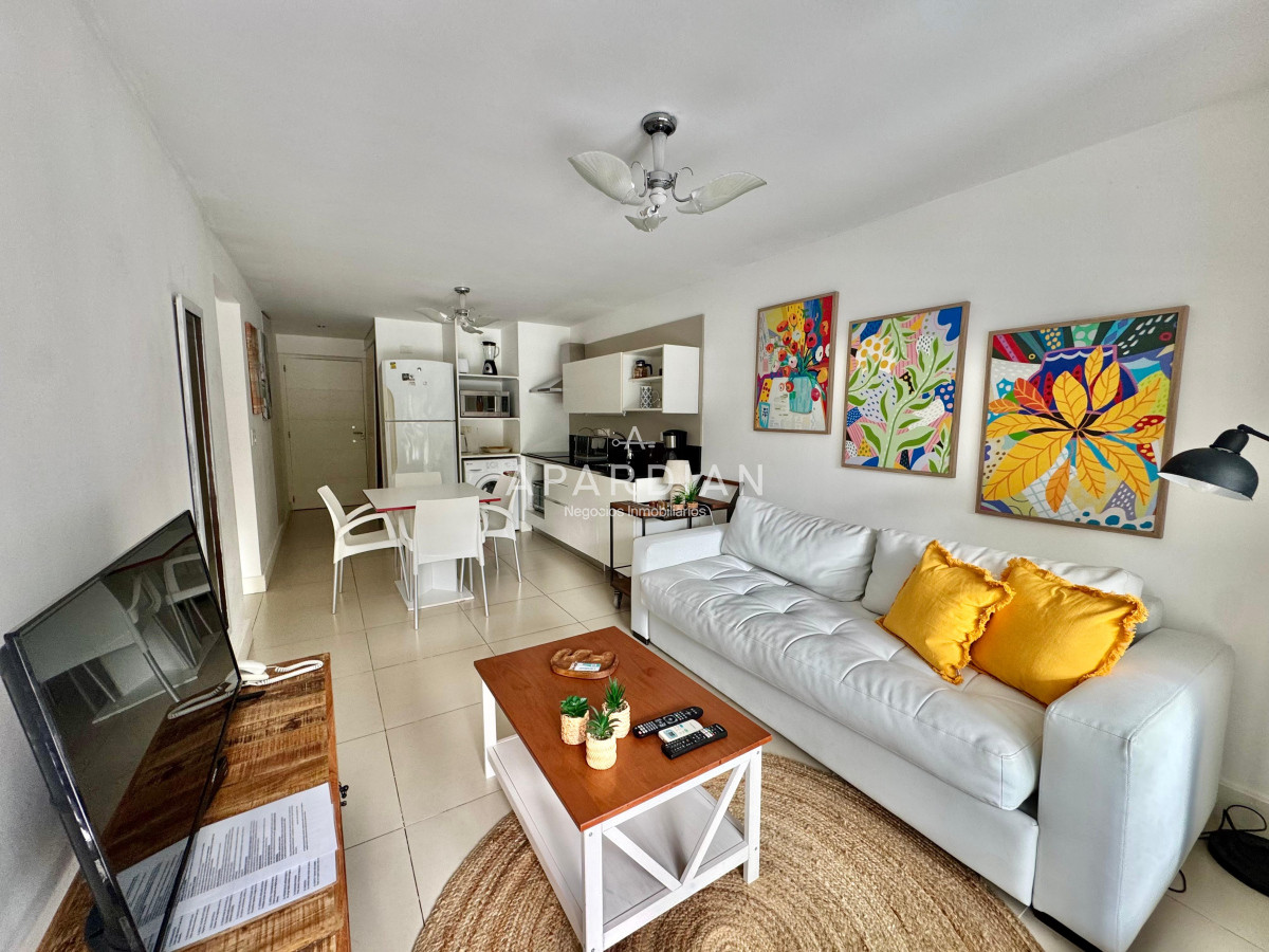 Apartamento ID.21097487 - Apartamento en alquiler anual, 1 dormitorio y medio con parrillero propio