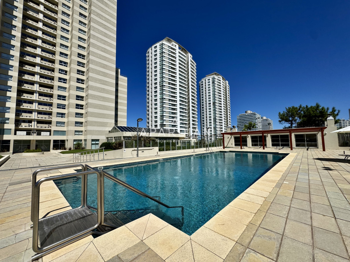 Apartamento ID.21097326 - Apartamento en venta 3 suites + dependencia frente a playa brava