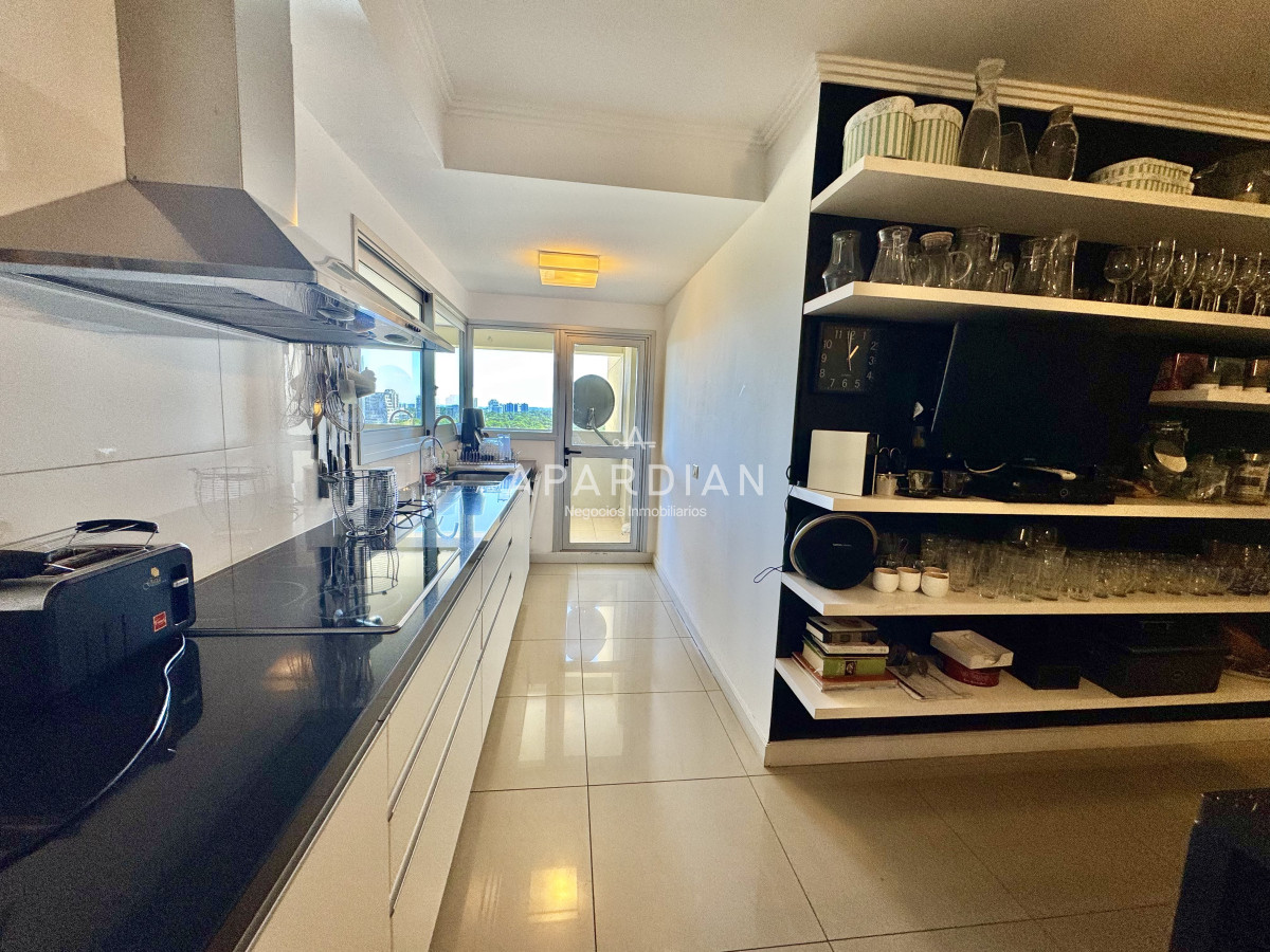 Apartamento ID.21097326 - Apartamento en venta 3 suites + dependencia frente a playa brava