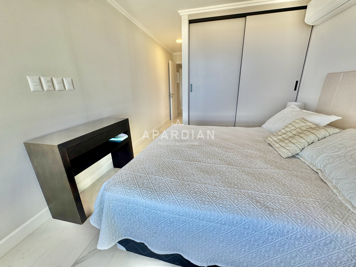 Apartamento ID.21097529 - Apartamento en alquiler anual 2 dormitorios en primera línea de mar 