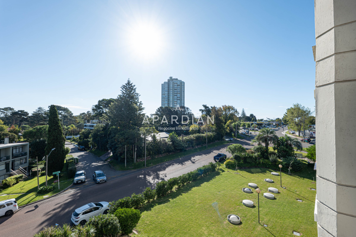 Apartamento ID.21099465 - Apartamento de 3 dormitorios mas dependencia en venta