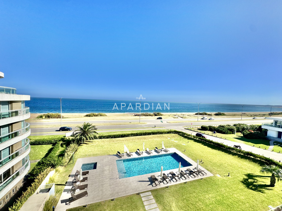 Apartamento ID.21097529 - Apartamento en alquiler anual 2 dormitorios en primera línea de mar 