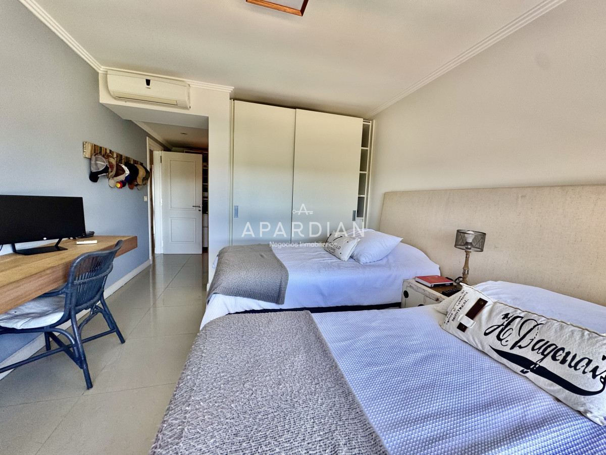 Apartamento ID.21097326 - Apartamento en venta 3 suites + dependencia frente a playa brava