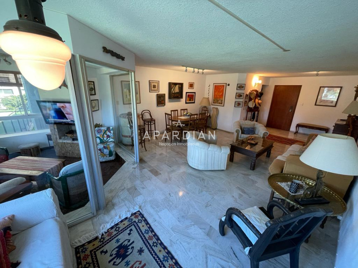 Apartamento ID.21092631 - Apartamento de 4 dormitorios 