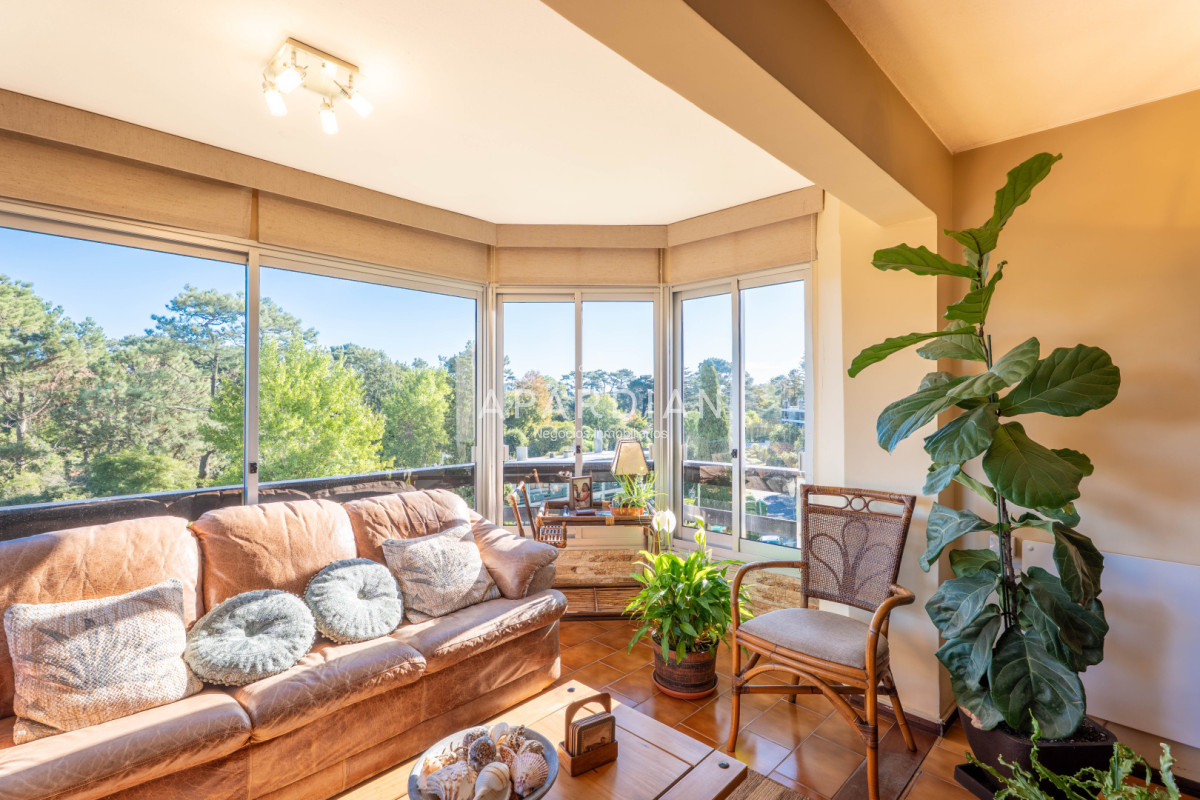 Apartamento ID.21099465 - Apartamento de 3 dormitorios mas dependencia en venta