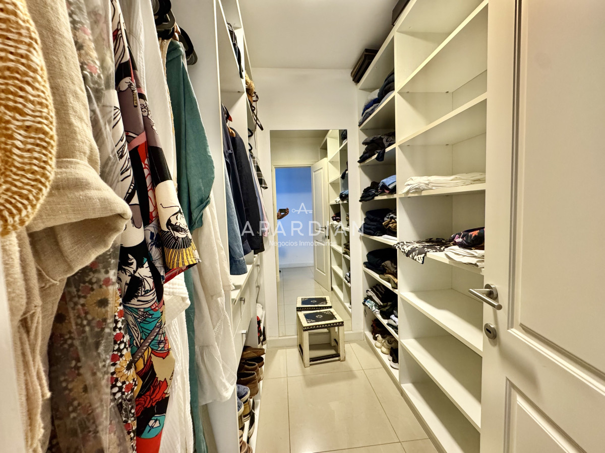 Apartamento ID.21097326 - Apartamento en venta 3 suites + dependencia frente a playa brava