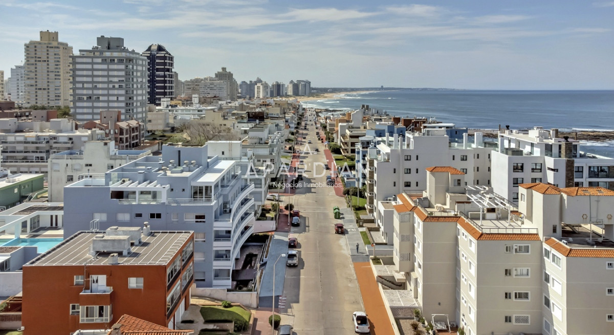 Apartamento ID.21093748 - Exclusivo apartamento en venta con piscina y parrillero propio