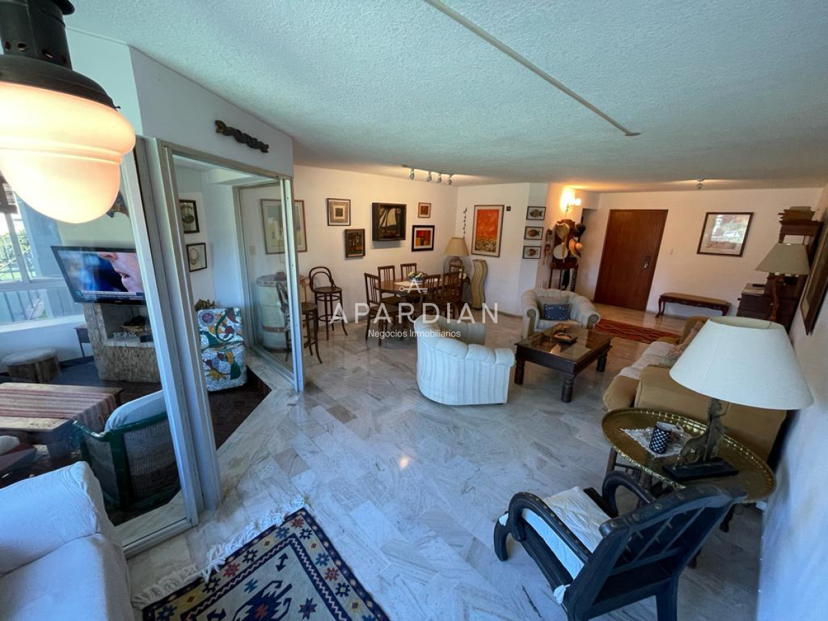 Apartamento ID.21092631 - Apartamento de 4 dormitorios 