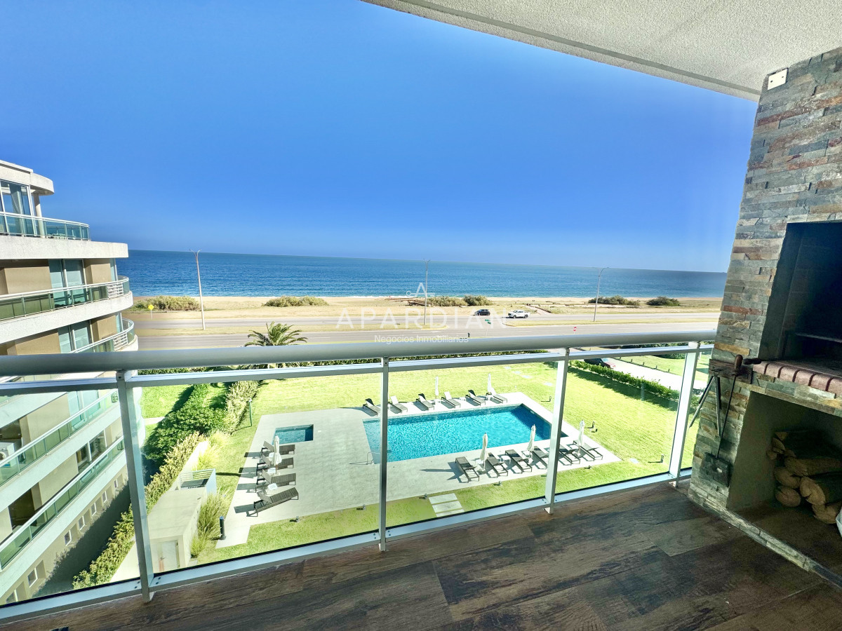 Apartamento ID.21097529 - Apartamento en alquiler anual 2 dormitorios en primera línea de mar 