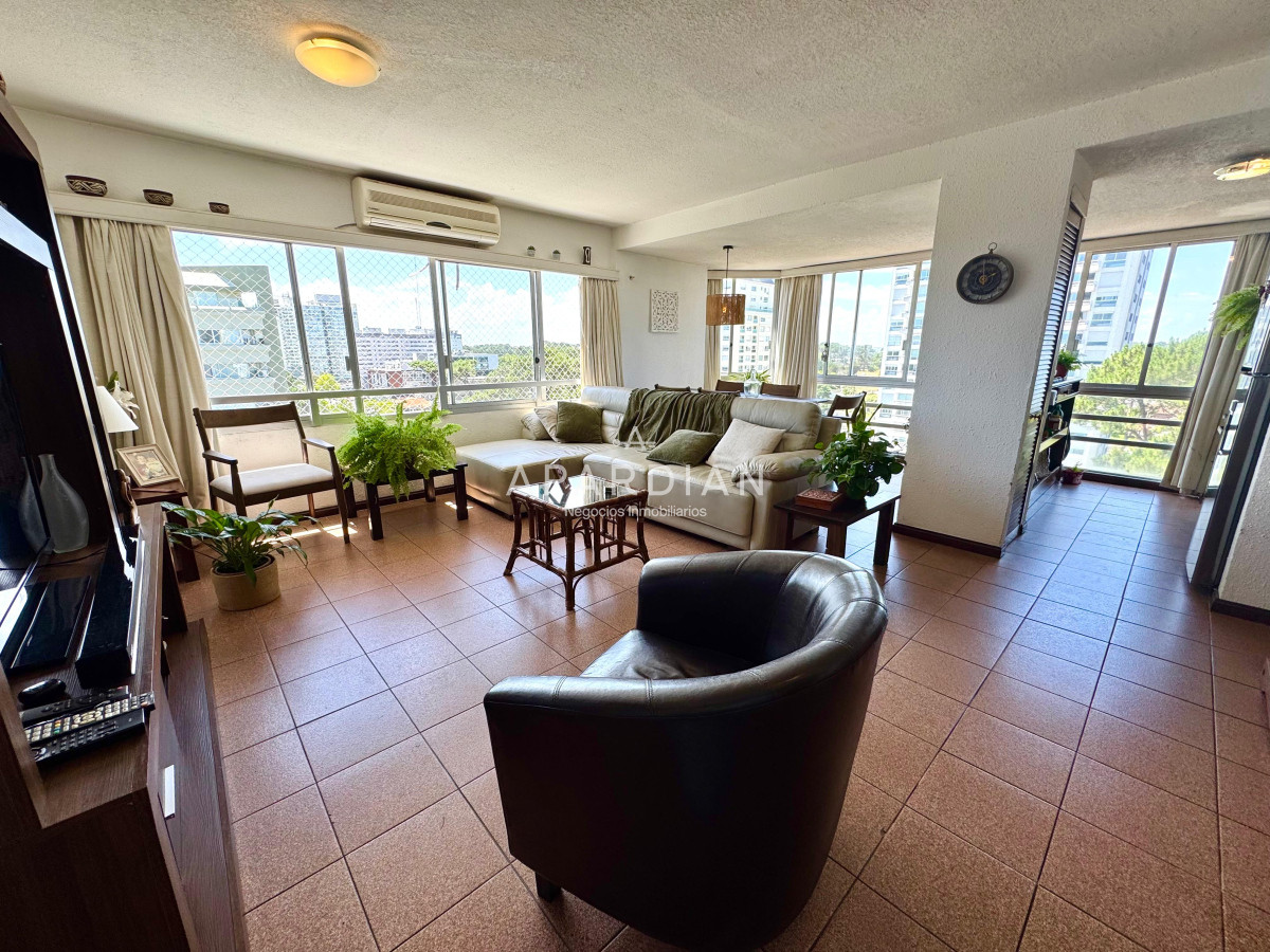 Apartamento ID.21097128 - Apartamento de 2 dormitorios en venta, Punta del Este