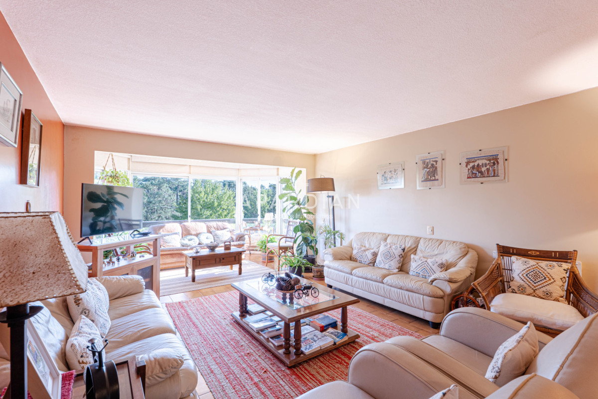 Apartamento ID.21099465 - Apartamento de 3 dormitorios mas dependencia en venta