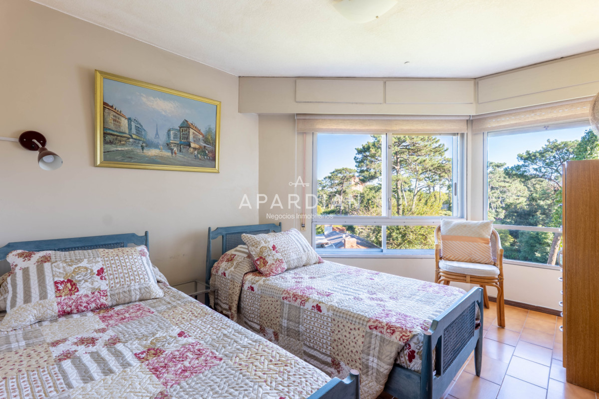 Apartamento ID.21099465 - Apartamento de 3 dormitorios mas dependencia en venta