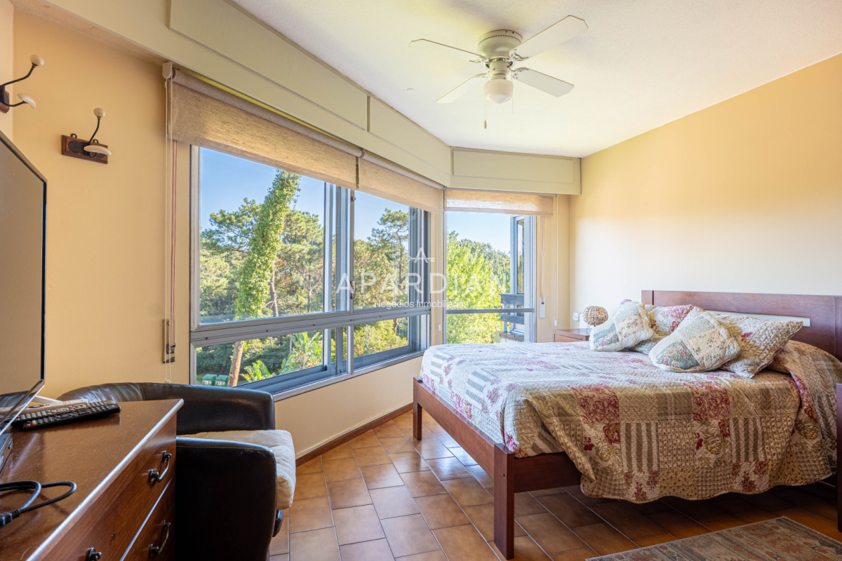 Apartamento ID.21099465 - Apartamento de 3 dormitorios mas dependencia en venta