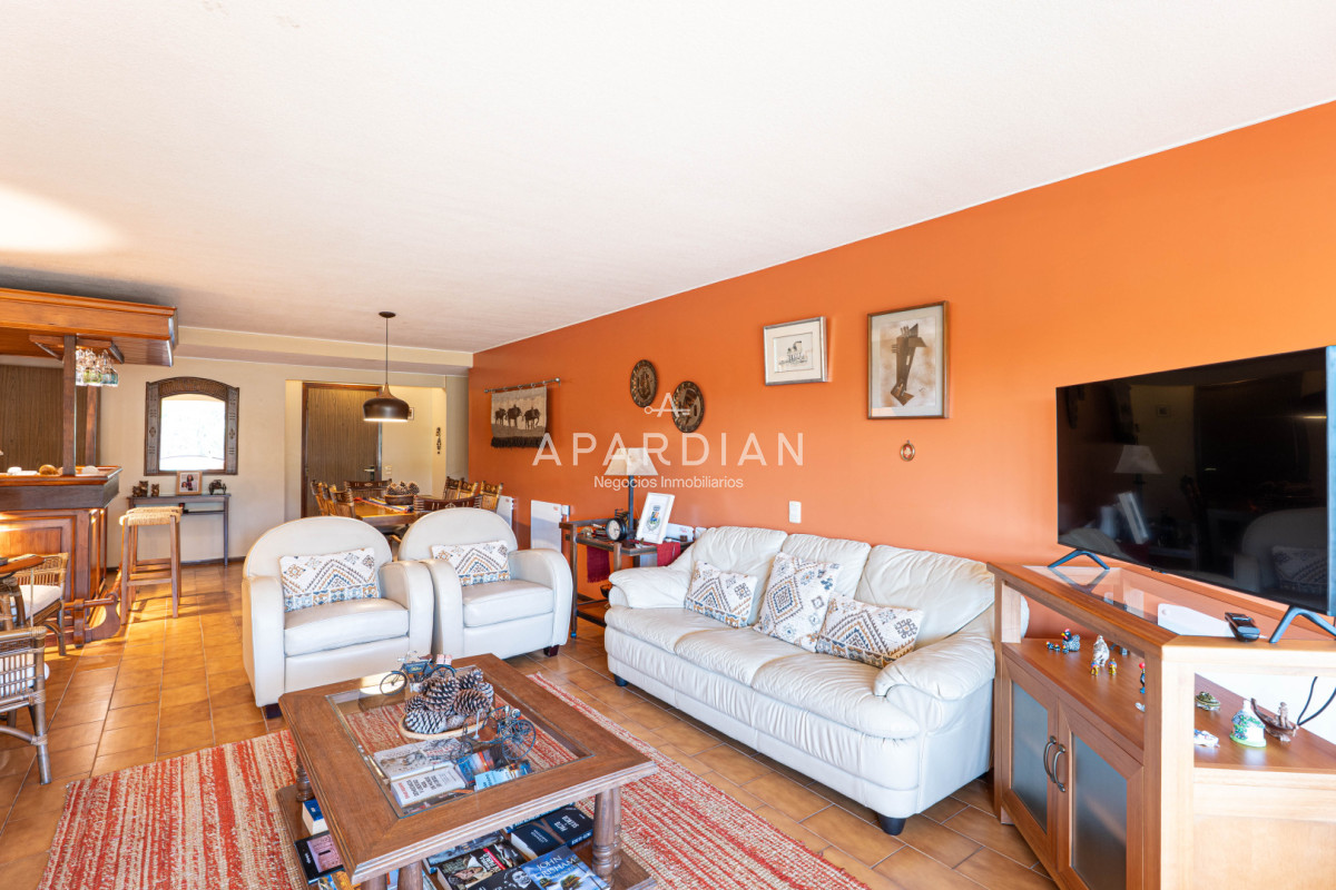 Apartamento ID.21099465 - Apartamento de 3 dormitorios mas dependencia en venta