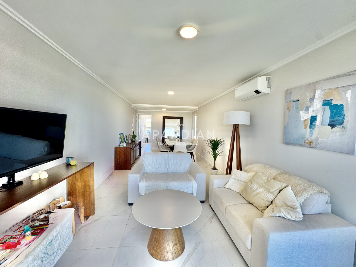 Apartamento ID.21097529 - Apartamento en alquiler anual 2 dormitorios en primera línea de mar 