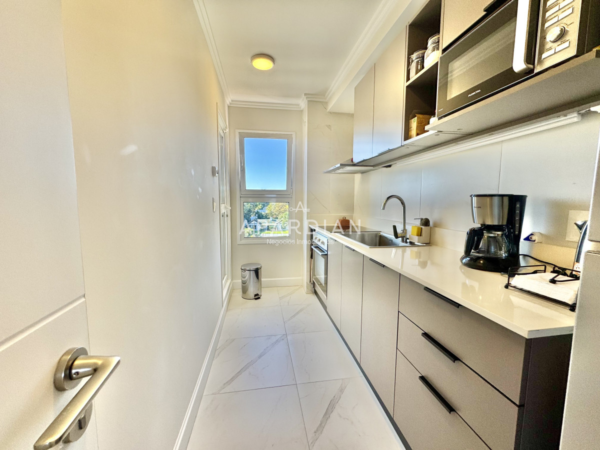 Apartamento ID.21097529 - Apartamento en alquiler anual 2 dormitorios en primera línea de mar 