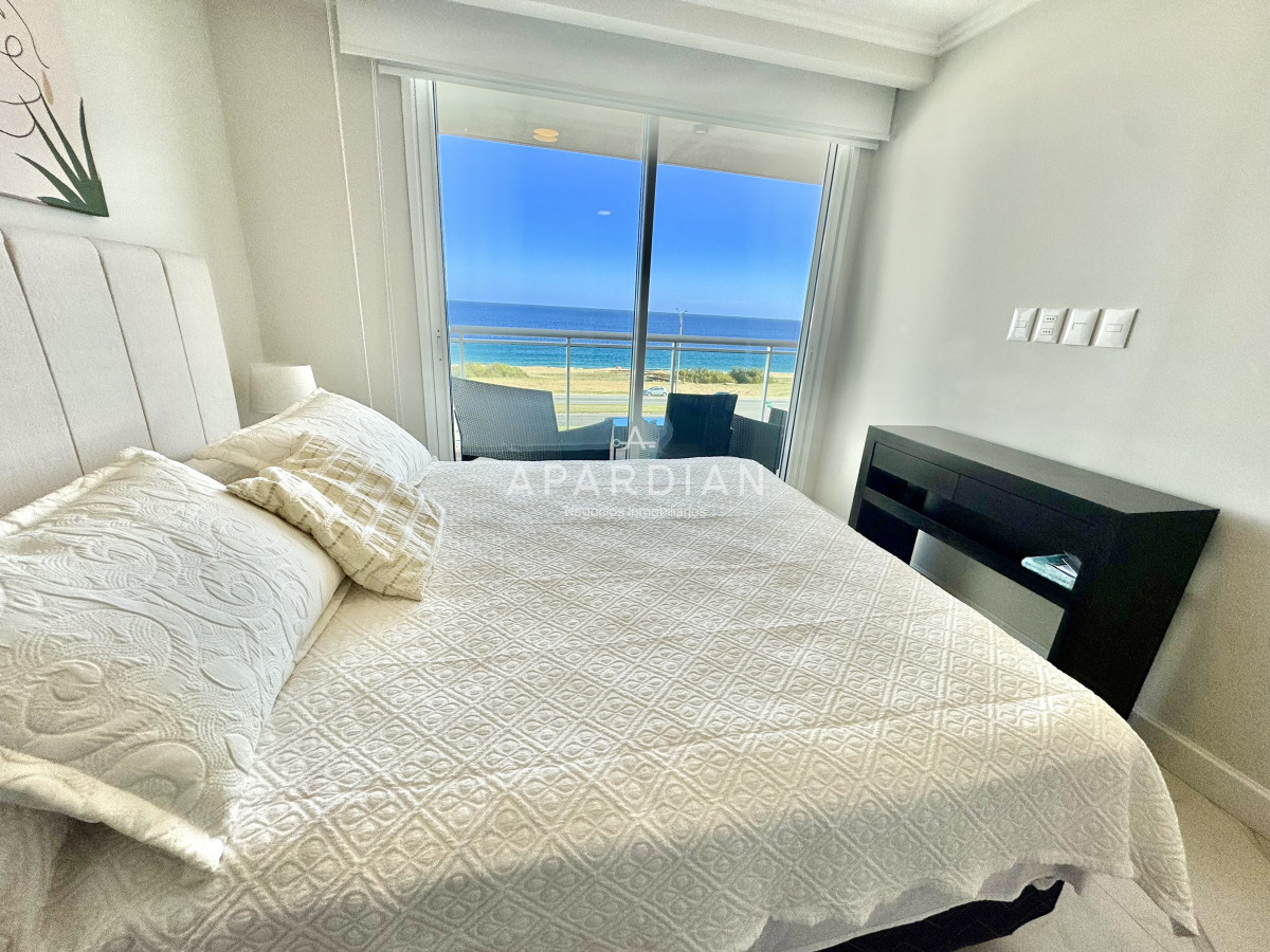 Apartamento ID.21097529 - Apartamento en alquiler anual 2 dormitorios en primera línea de mar 