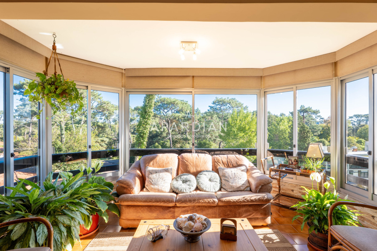 Apartamento ID.21099465 - Apartamento de 3 dormitorios mas dependencia en venta