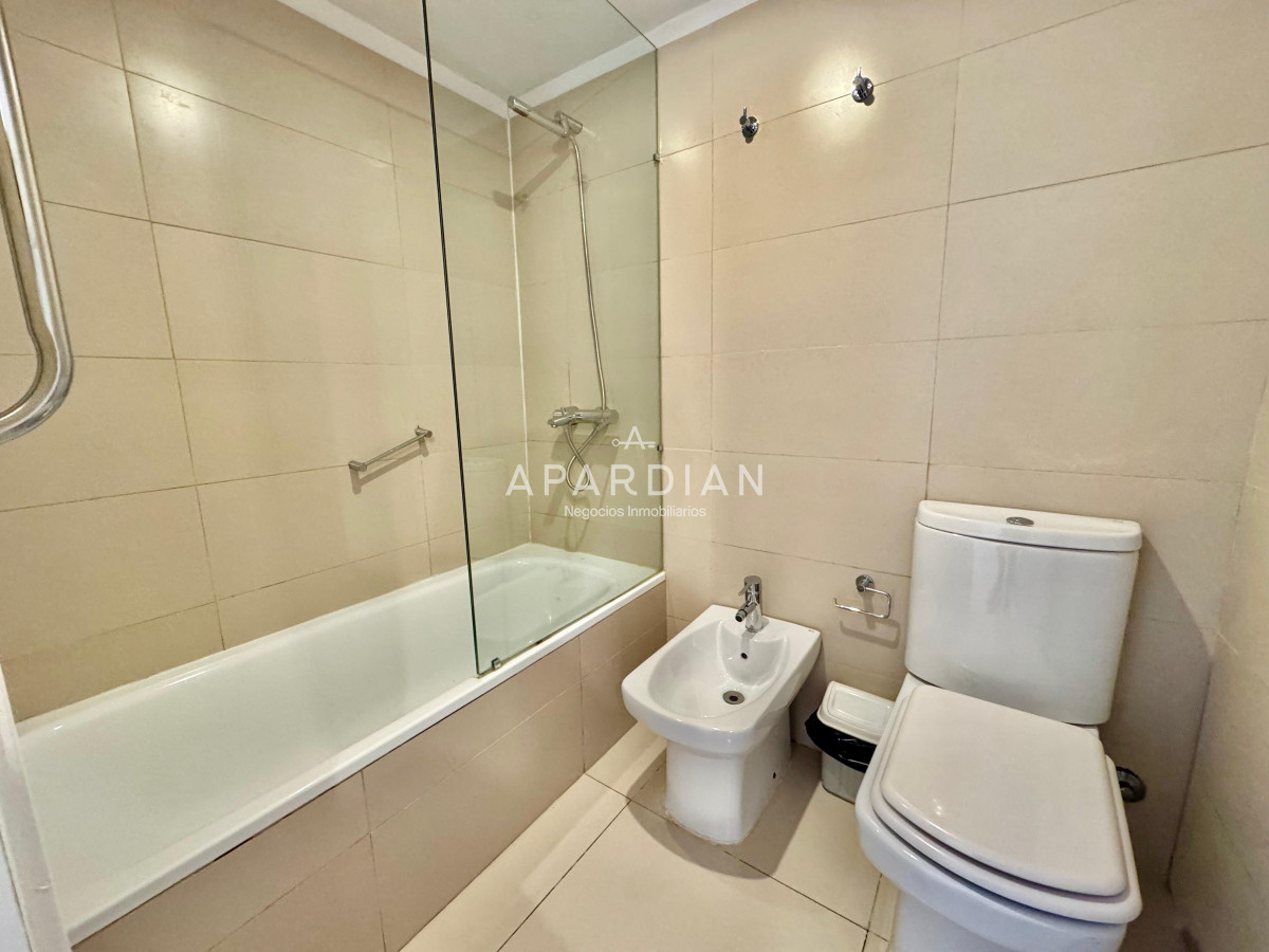 Apartamento ID.21097487 - Apartamento en alquiler anual, 1 dormitorio y medio con parrillero propio