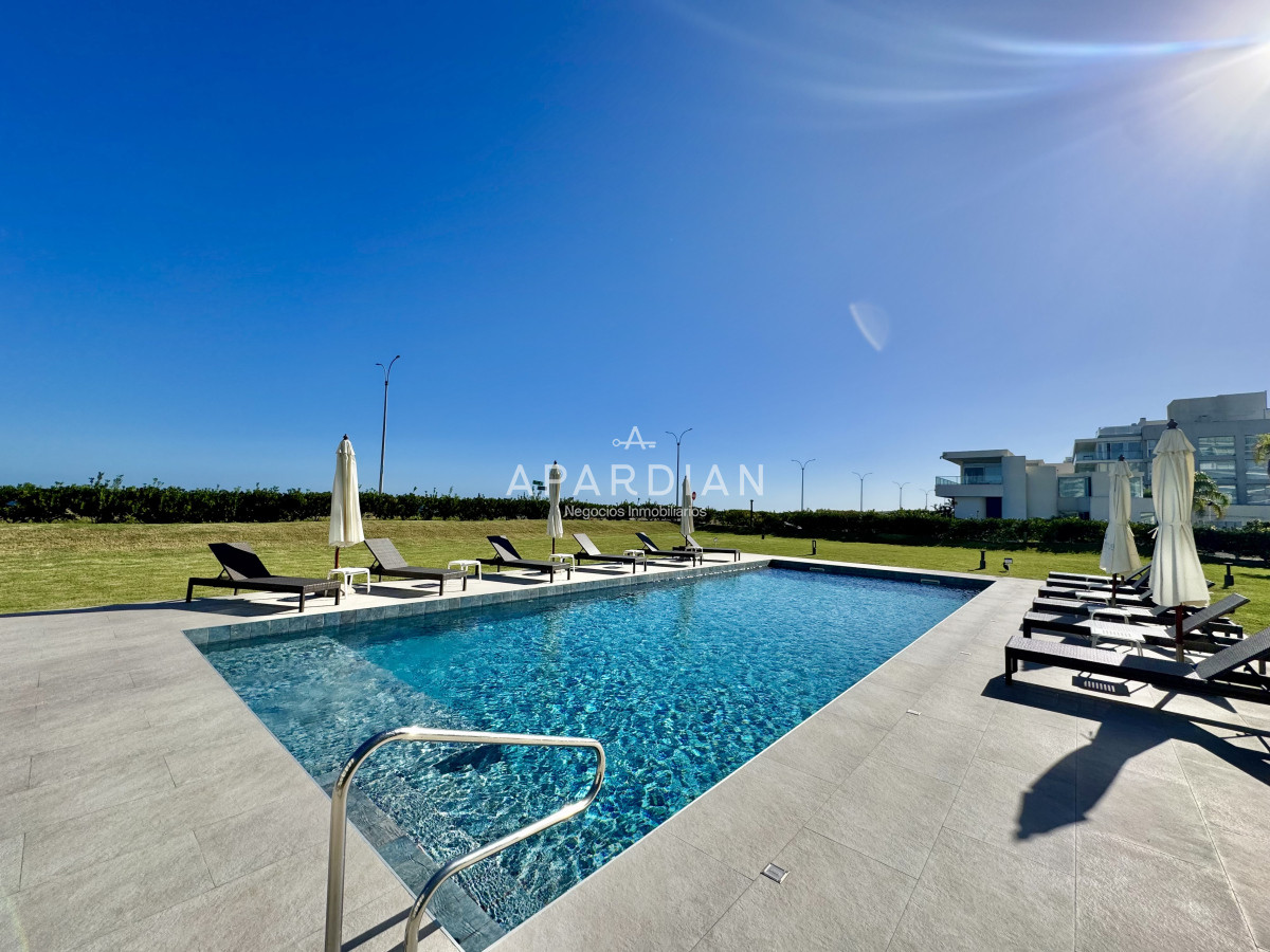 Apartamento ID.21097529 - Apartamento en alquiler anual 2 dormitorios en primera línea de mar 