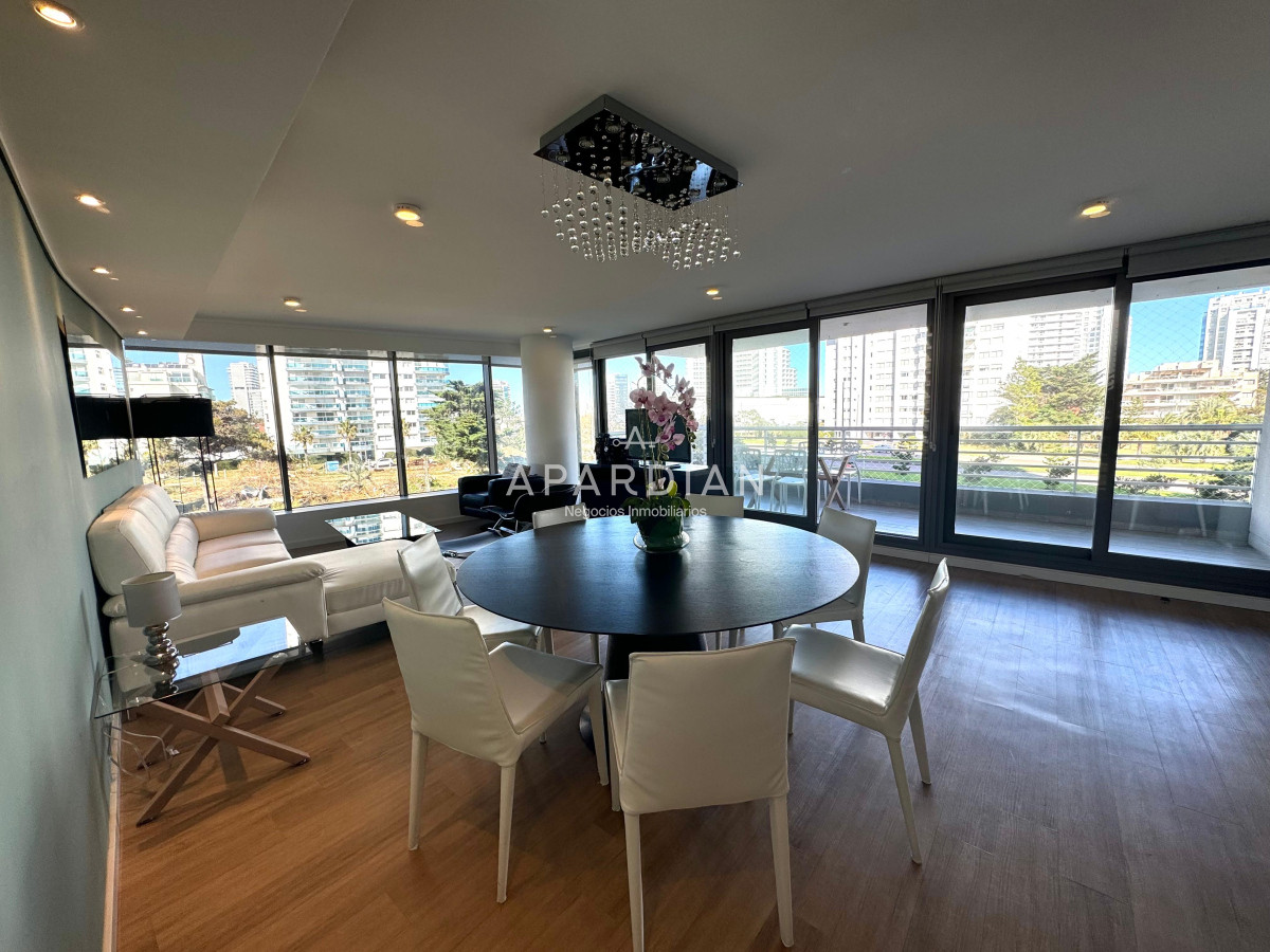 Apartamento ID.21098343 - Apartamento en Alexander Bouevard 3 dormitorios