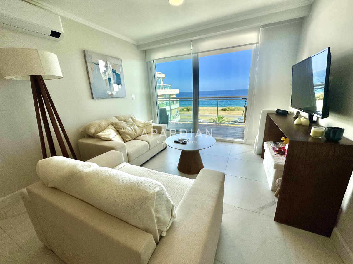 Apartamento ID.21097529 - Apartamento en alquiler anual 2 dormitorios en primera línea de mar 