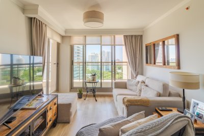Apartamento de 2 dormitorios en venta con vista al mar