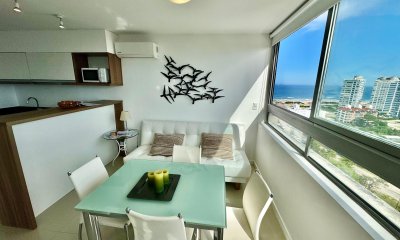 Apartamento en venta a pasos del mar, torre con excelentes servicios