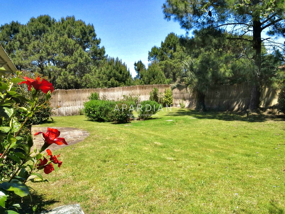 Casa ID.21096848 - Casa en alquiler temporal en La Barra 3D+dependencia 