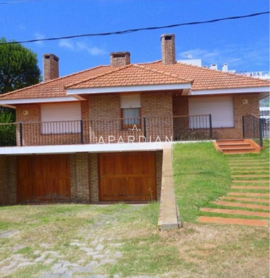 Casa ID.21098902 - Casa en excelente ubicación de 3 dormitorios en alquiler de verano