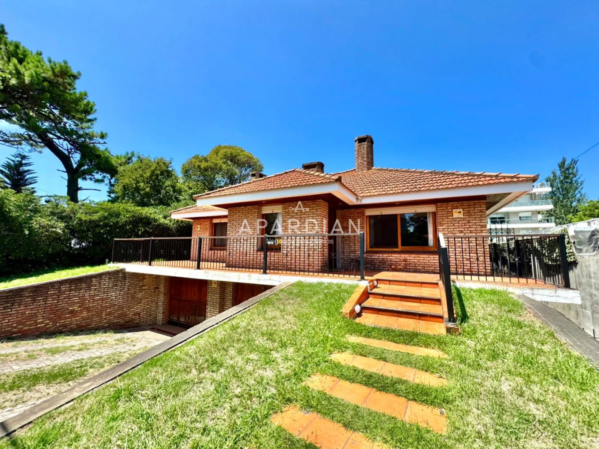 Casa ID.21098902 - Casa de 3 dormitorios mas dep. en alquiler anual