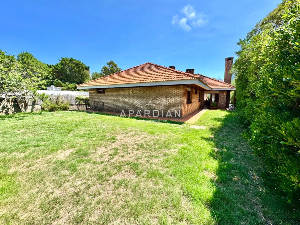 Casa ID.21098902 - Casa de 3 dormitorios mas dep. en alquiler anual