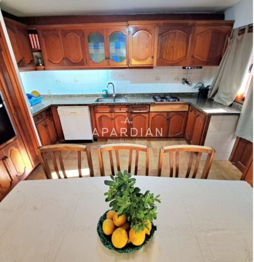 Casa ID.21098902 - Casa en excelente ubicación de 3 dormitorios en alquiler de verano