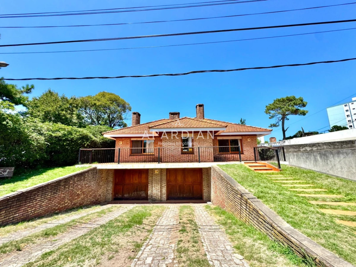 Casa ID.21098902 - Casa de 3 dormitorios mas dep. en alquiler anual