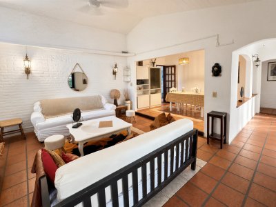 Casa en venta y alquiler, 4 dormitorios en Pinares