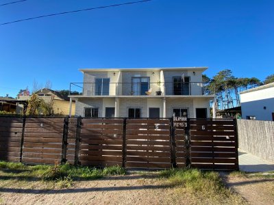 Complejo de 6 casas en venta, excelente renta, El Pinar, Canelones