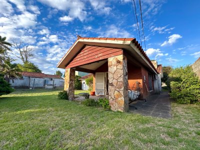Casa en venta en lagomar a metros del mar