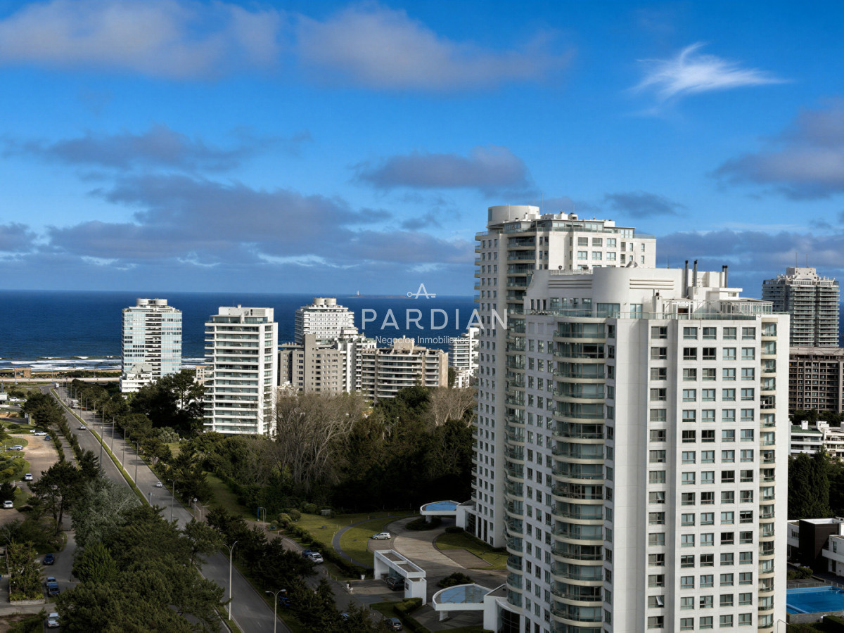 Apartamento ID.21100184 - Penthouse duplex 3 suites en venta, Punta del Este