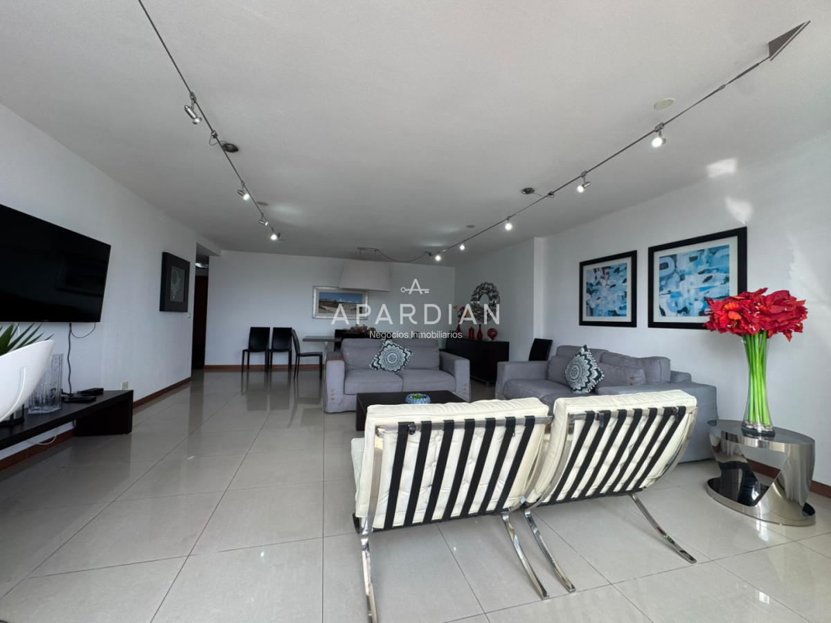 Apartamento ID.21100184 - Penthouse duplex 3 suites en venta, Punta del Este