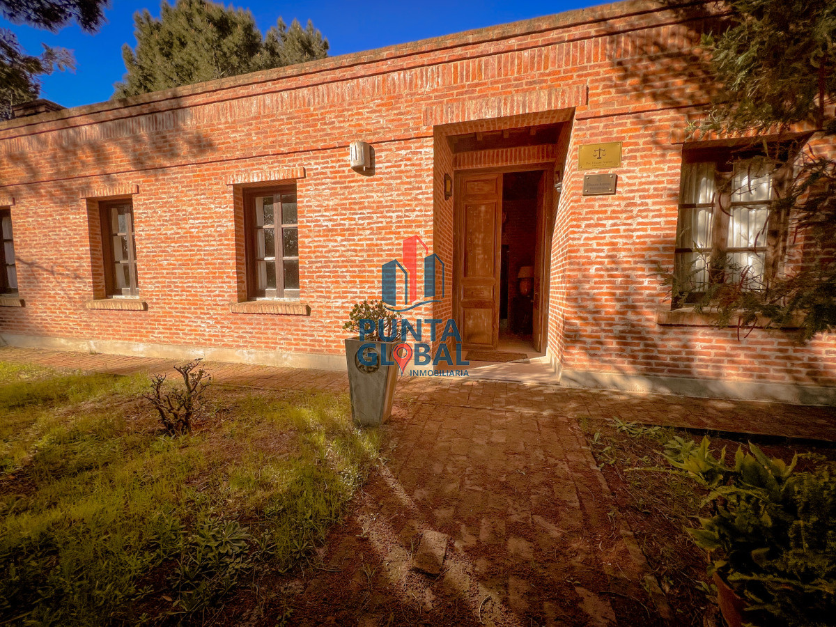 Casa ID.13 - Casa en venta 3 habitaciones 2 baños, Pinares Punta del Este