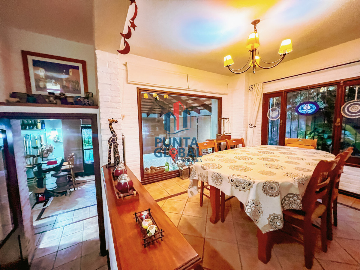 Casa ID.17 - Venta hermosa casa de 3 dormitorios con piscina y amplio jardín