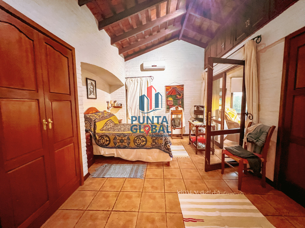Casa ID.17 - Venta hermosa casa de 3 dormitorios con piscina y amplio jardín