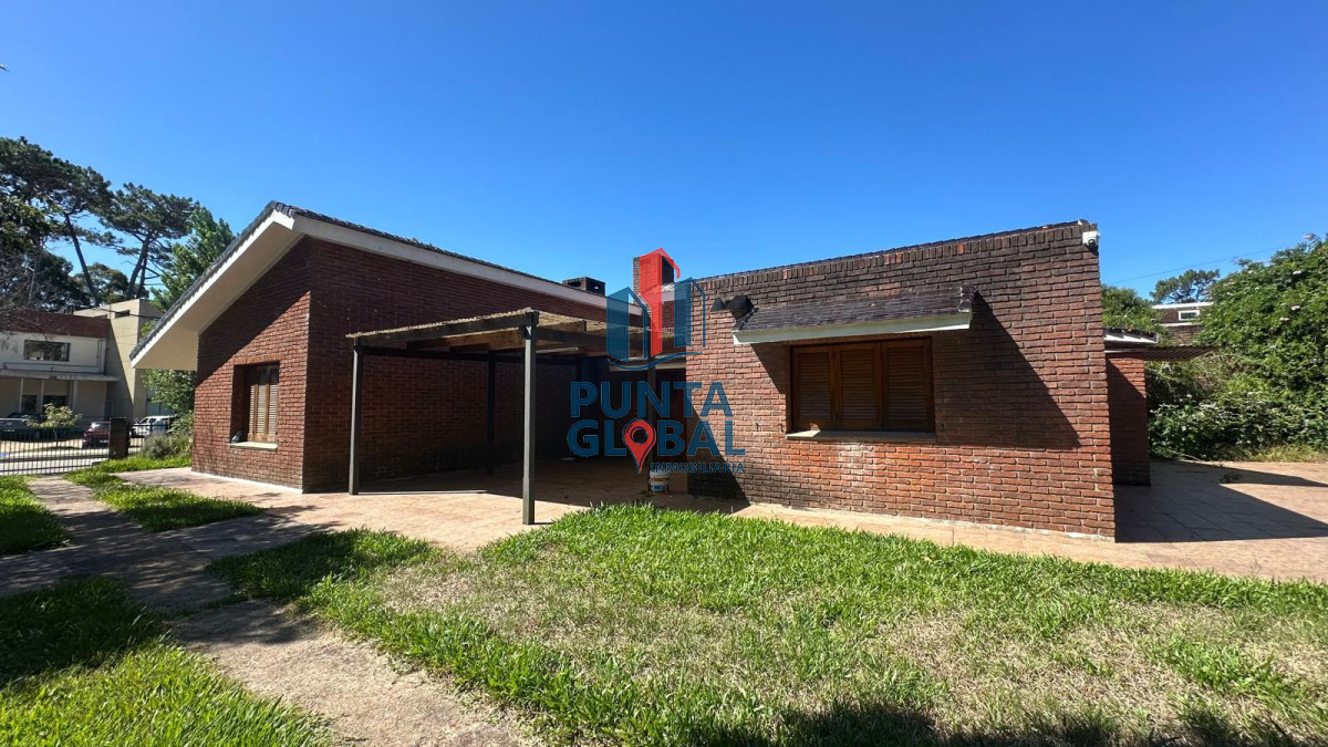 Casa ID.31 - Venta de propiedad con 2 casa y amplio terreno