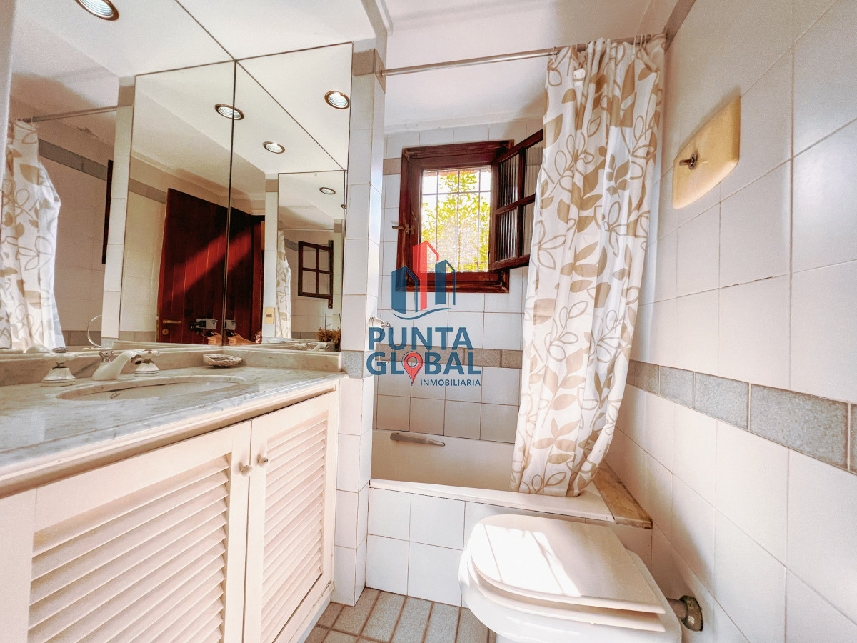 Casa ID.19 - Venta hermosa Casa 4 Dormitorios en Mansa Punta del Este
