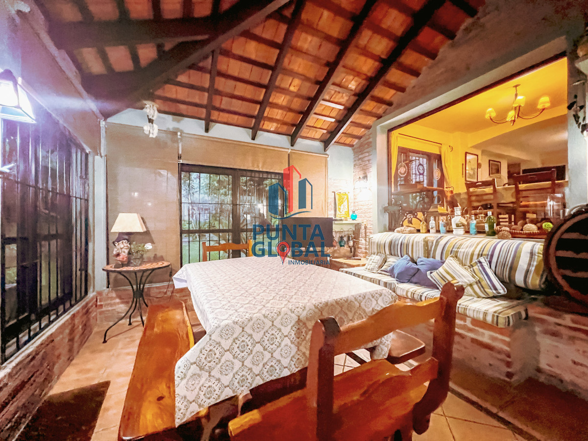 Casa ID.17 - Venta hermosa casa de 3 dormitorios con piscina y amplio jardín