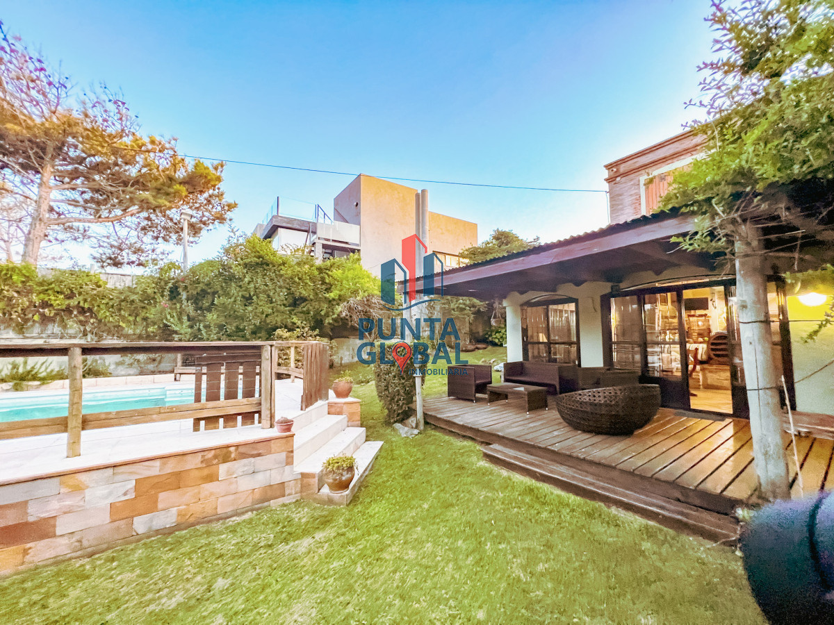 Casa ID.17 - Venta hermosa casa de 3 dormitorios con piscina y amplio jardín