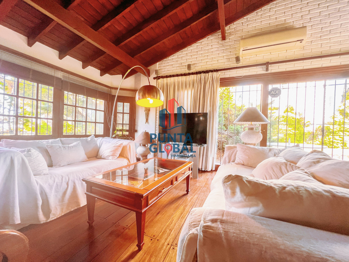 Casa ID.19 - Venta hermosa Casa 4 Dormitorios en Mansa Punta del Este