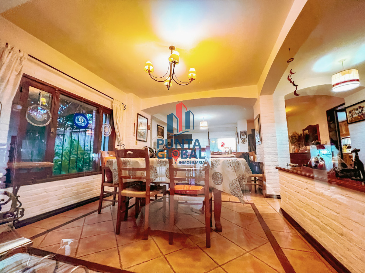Casa ID.17 - Venta hermosa casa de 3 dormitorios con piscina y amplio jardín